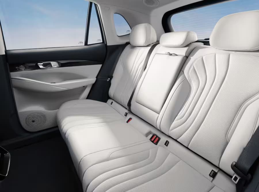 SPACIOUS REAR CABIN, FIRST CLASS COMFORT FOR ALL
